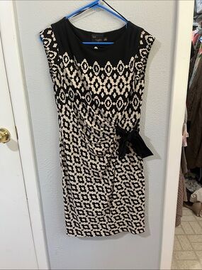 Just...Taylor Black and Cream Geometric Cap-Sleeve Sheath Dress